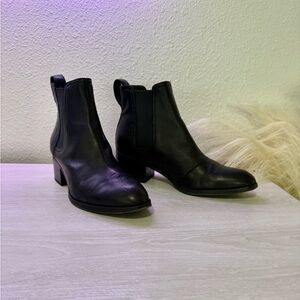 Vince Black Leather Slip On Chelsea Boot Booties w Heel 6.5